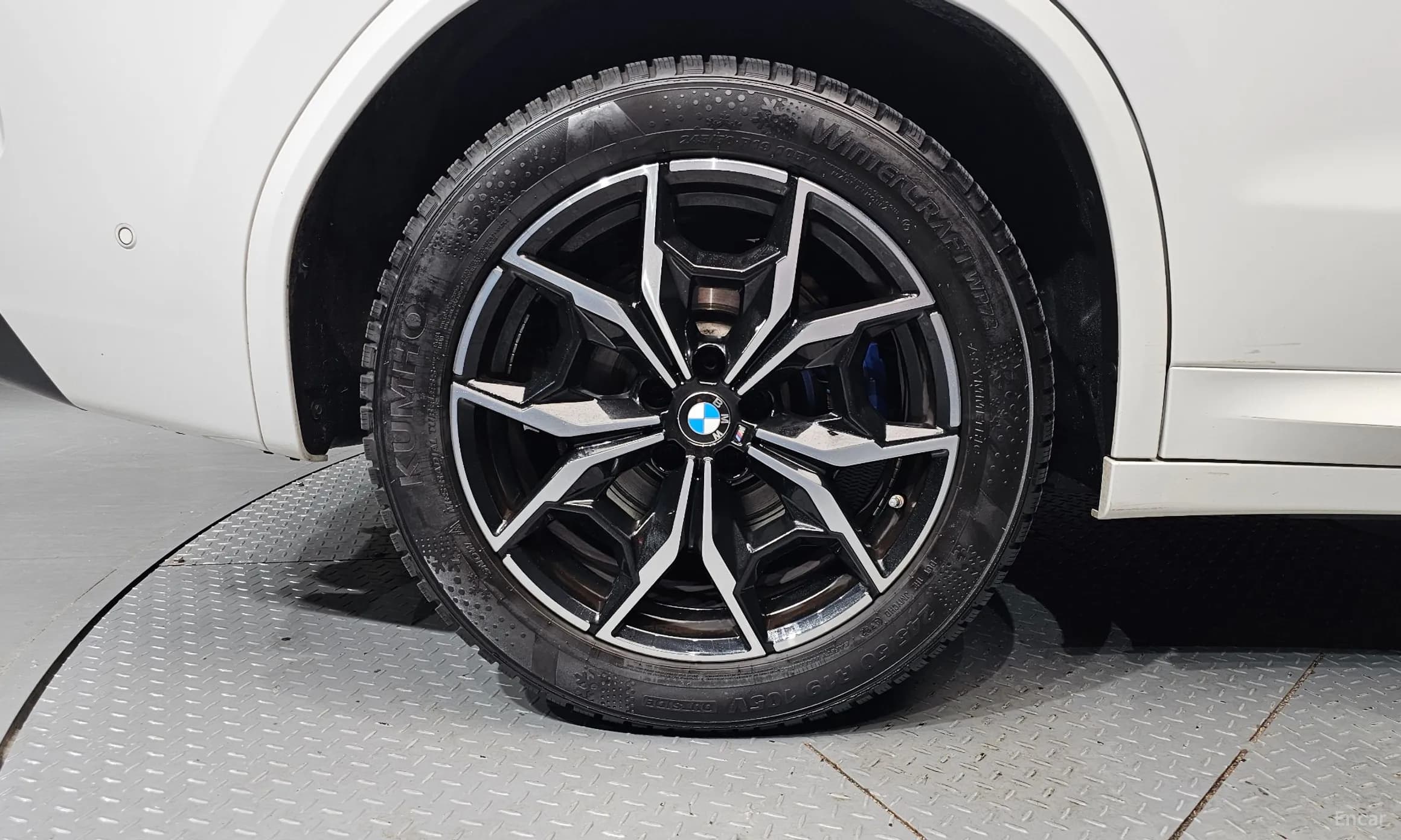 X3 (G01)