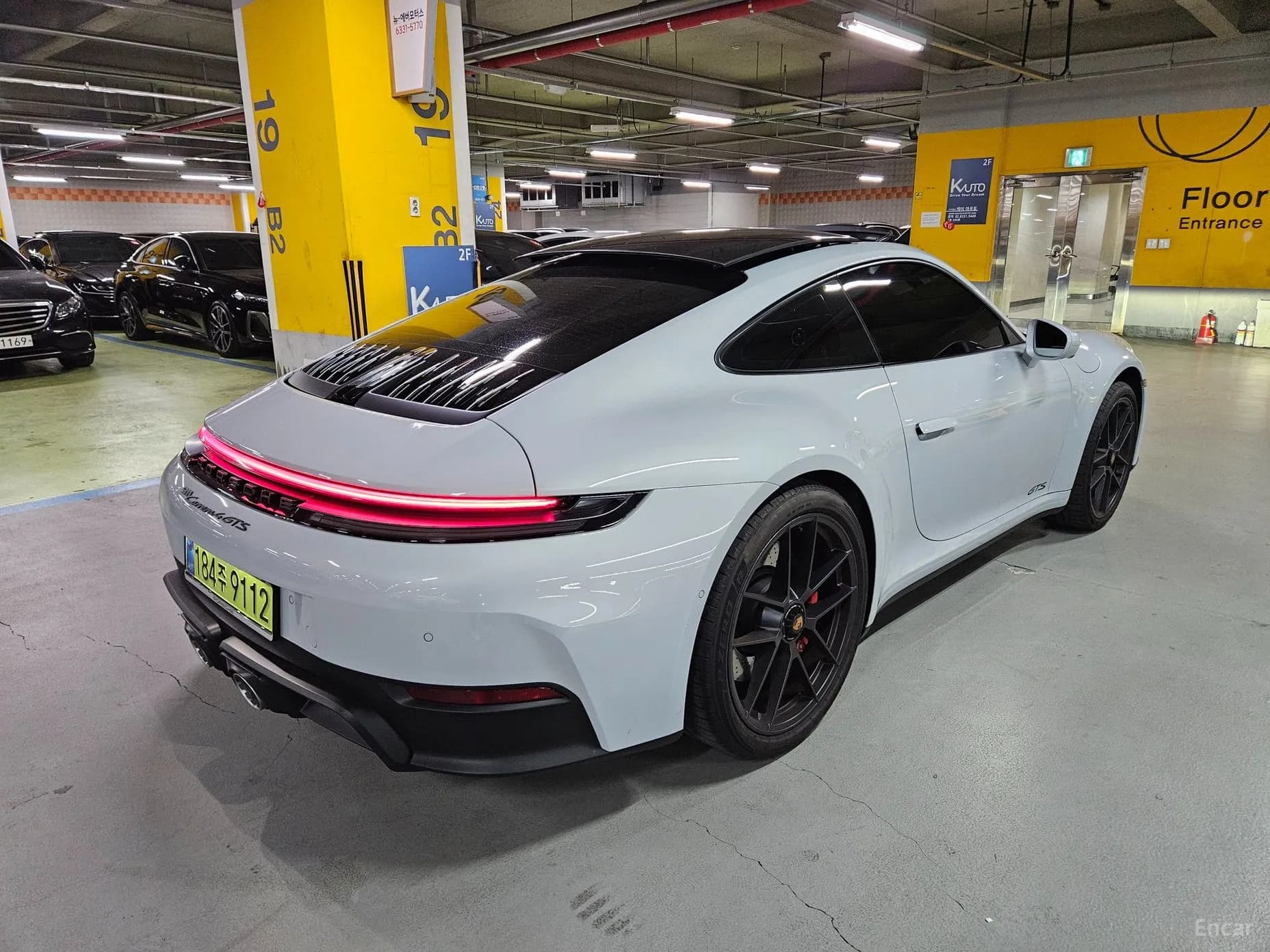 911 (992)