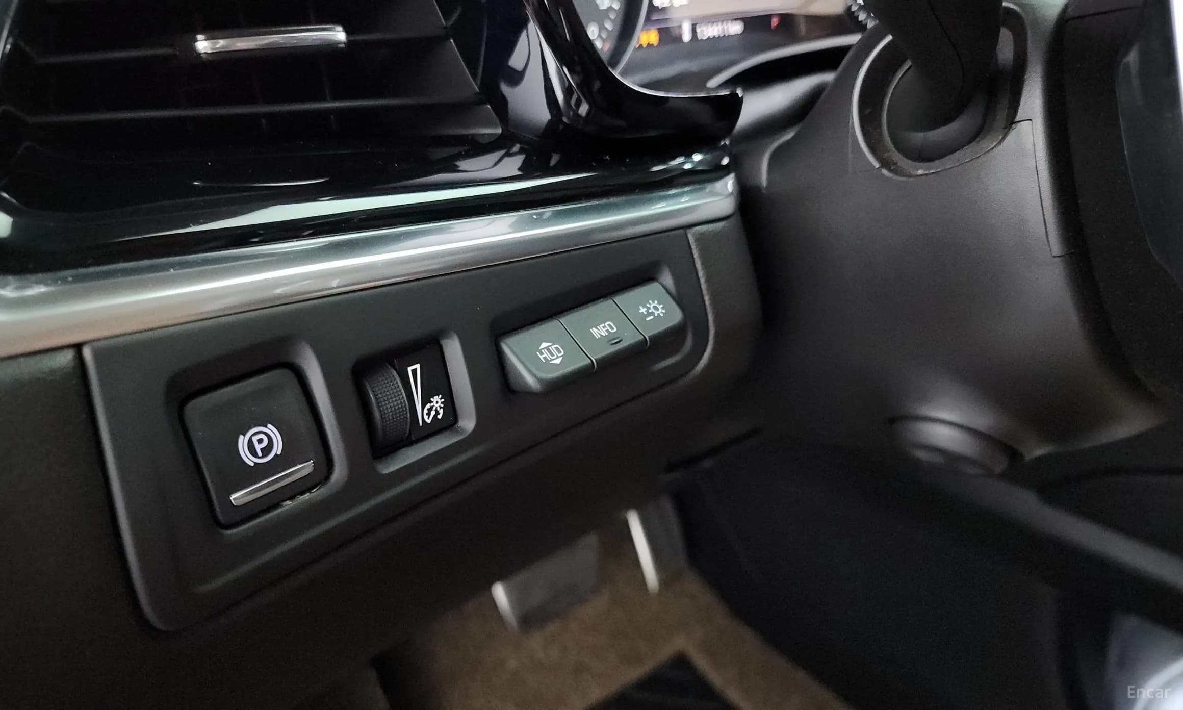 XT6