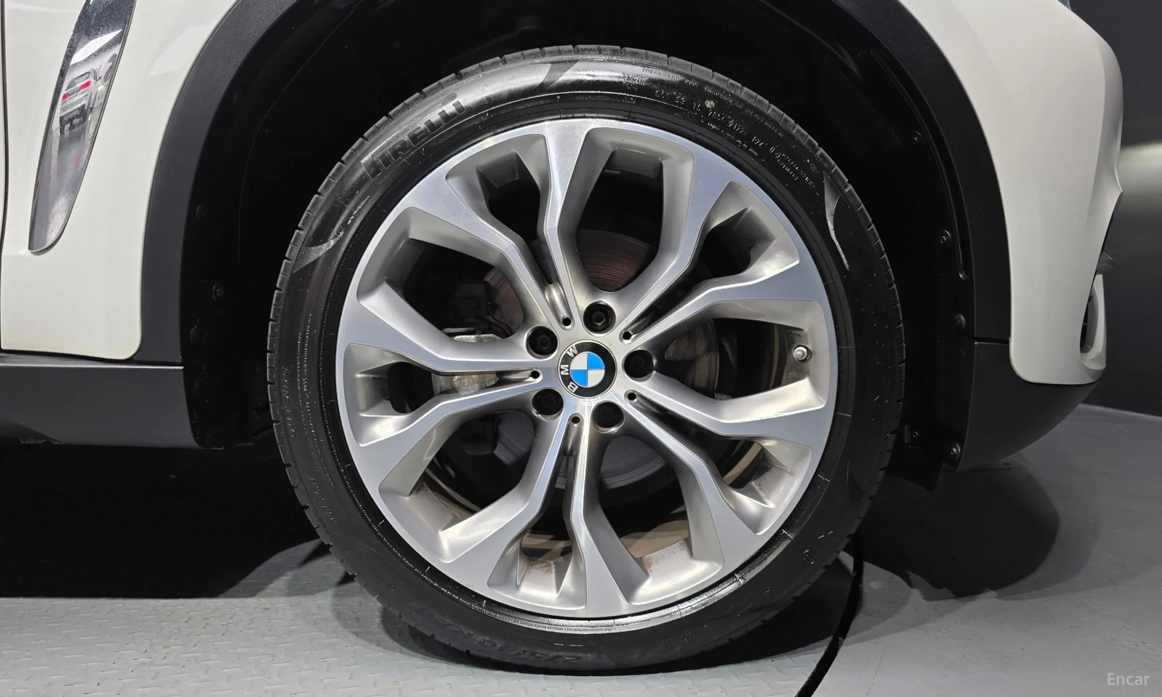 X6 (F16)