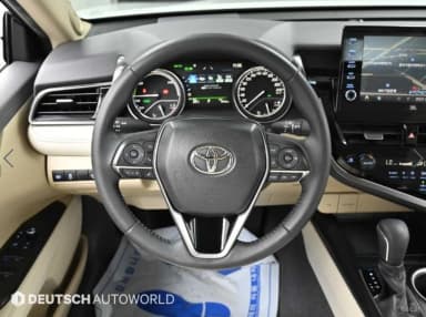 Camry (XV70)