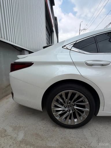 ES300h 7th Generation