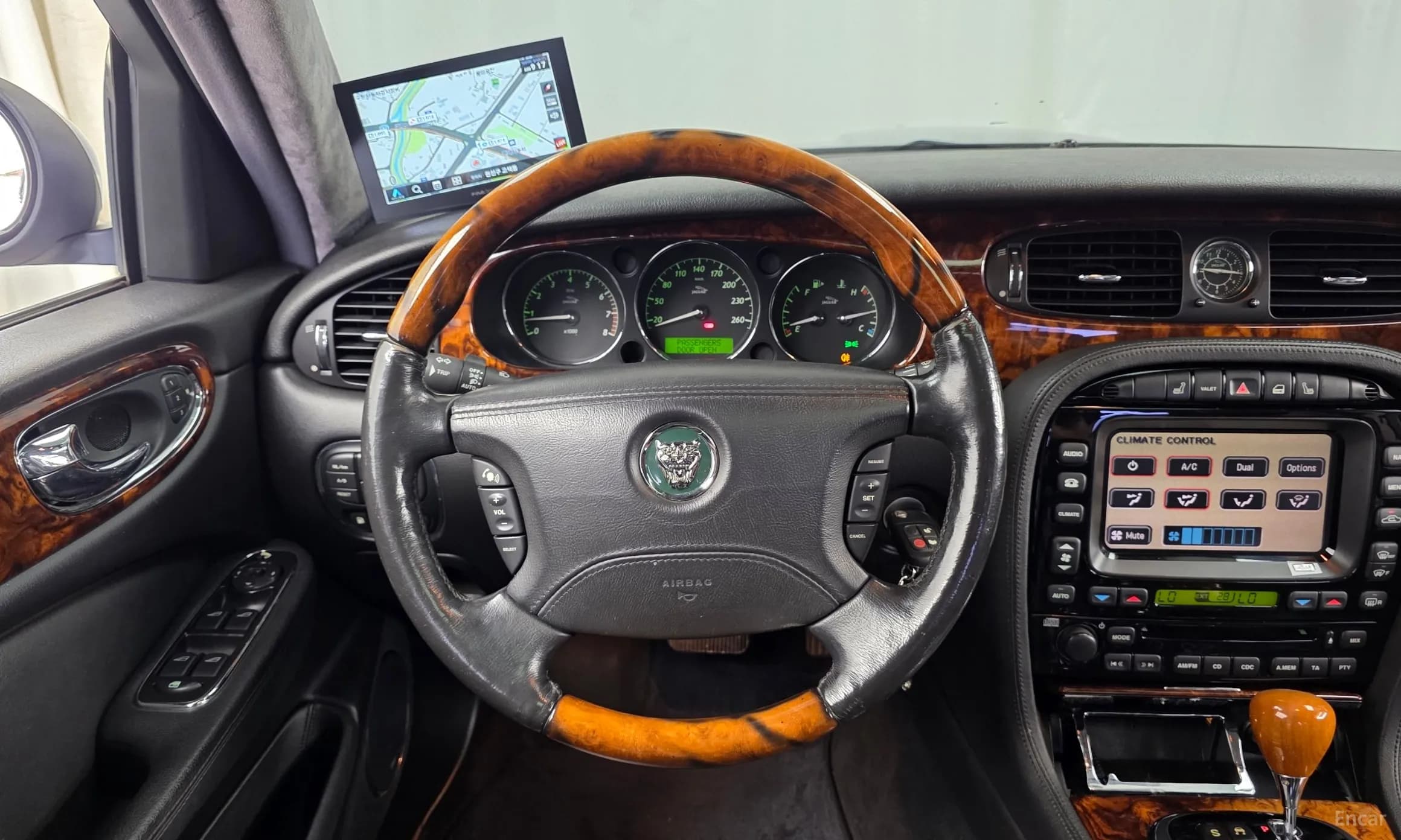 XJ-8