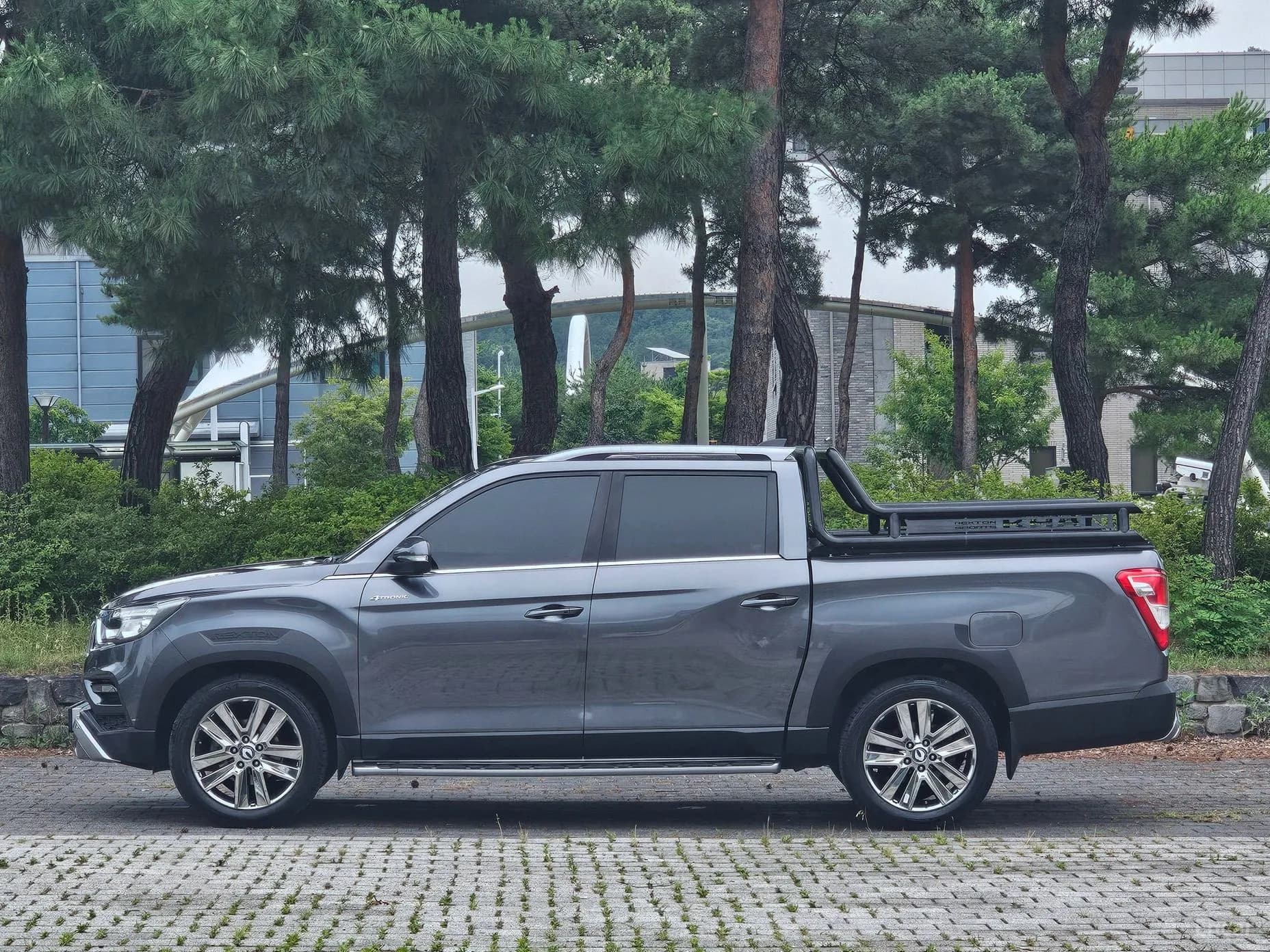 Rexton Sports Khan