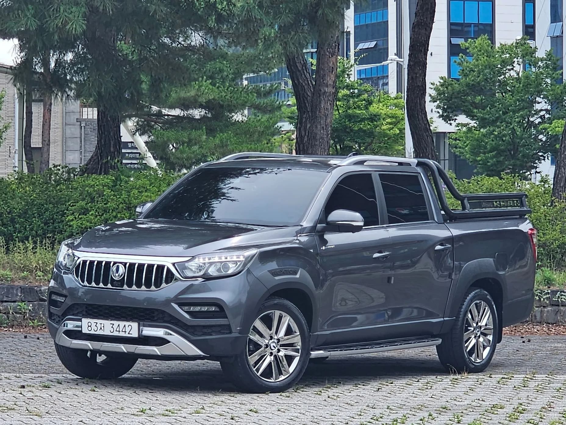 Rexton Sports Khan