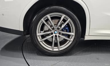 X4 (G02)