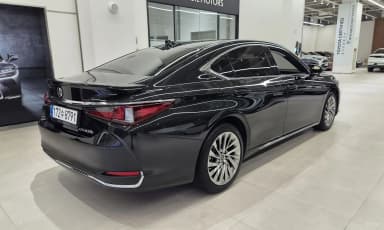 ES300h 7th Generation