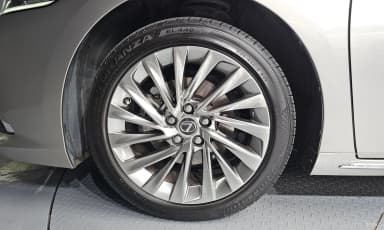 ES300h 7th Generation
