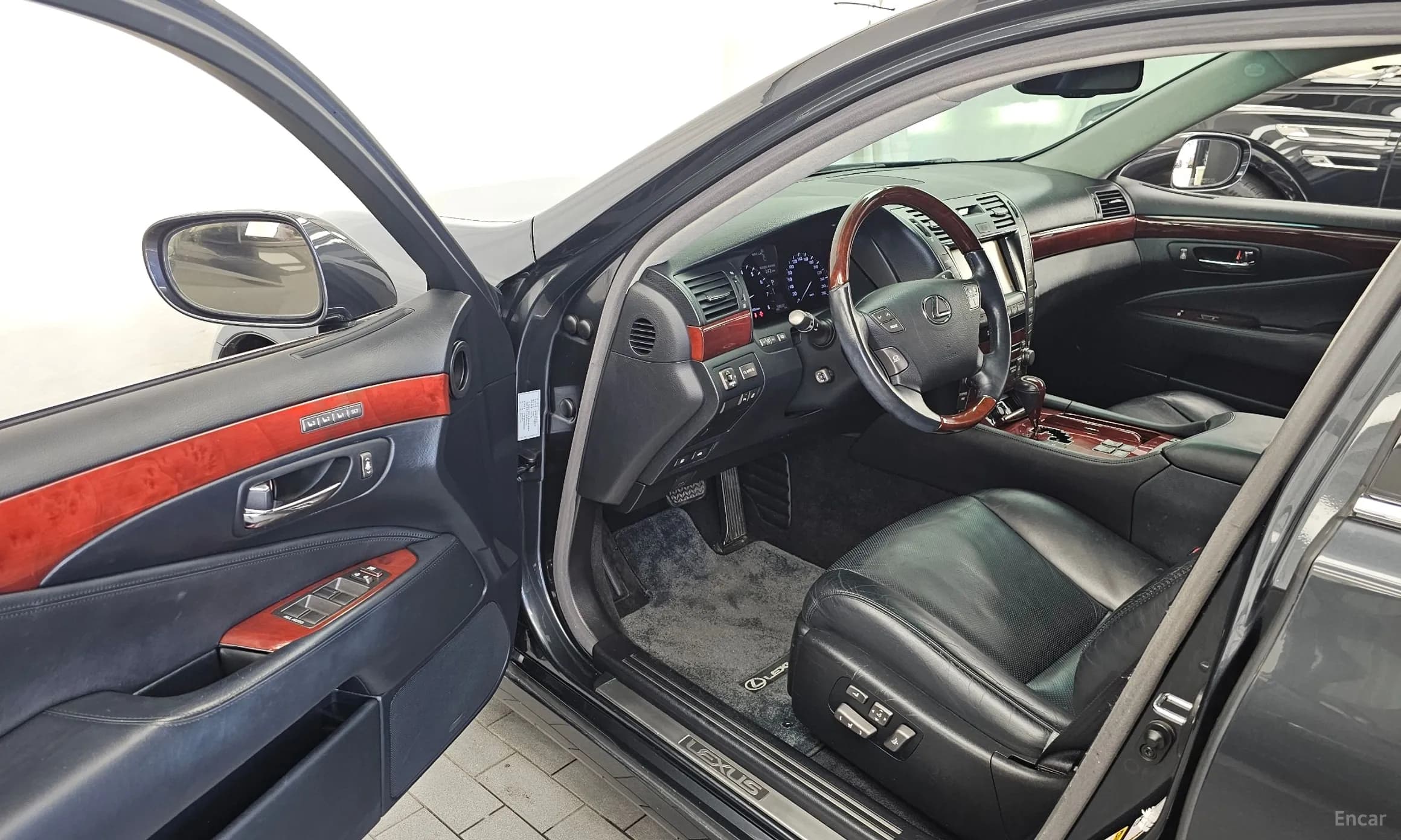 LS460