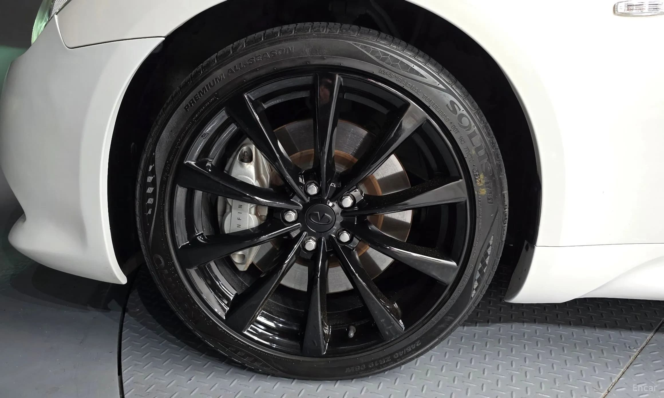 G37