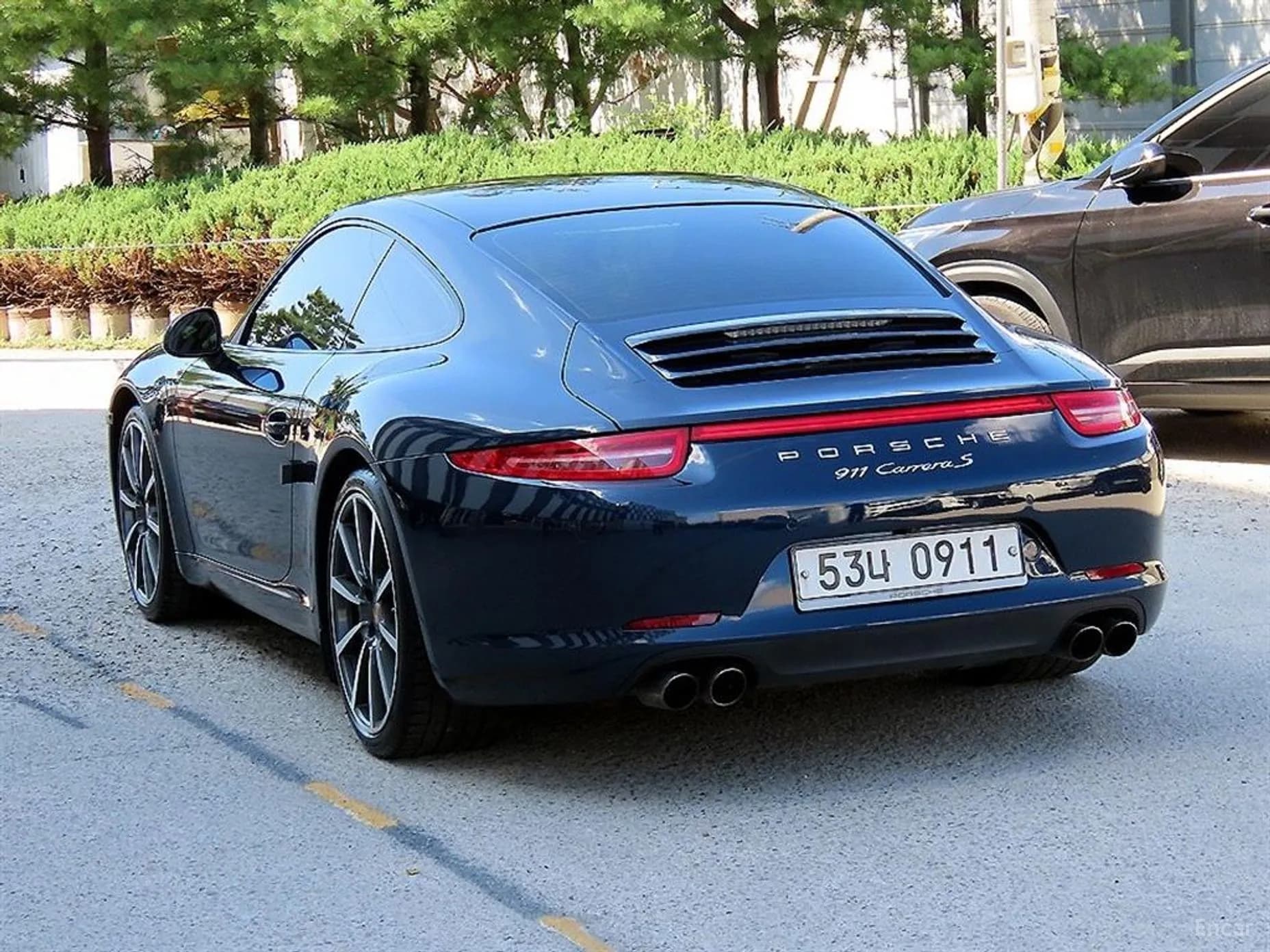 910
