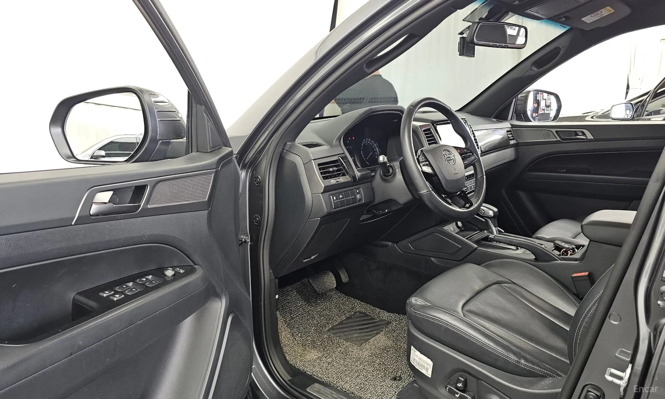 Rexton Sports Khan