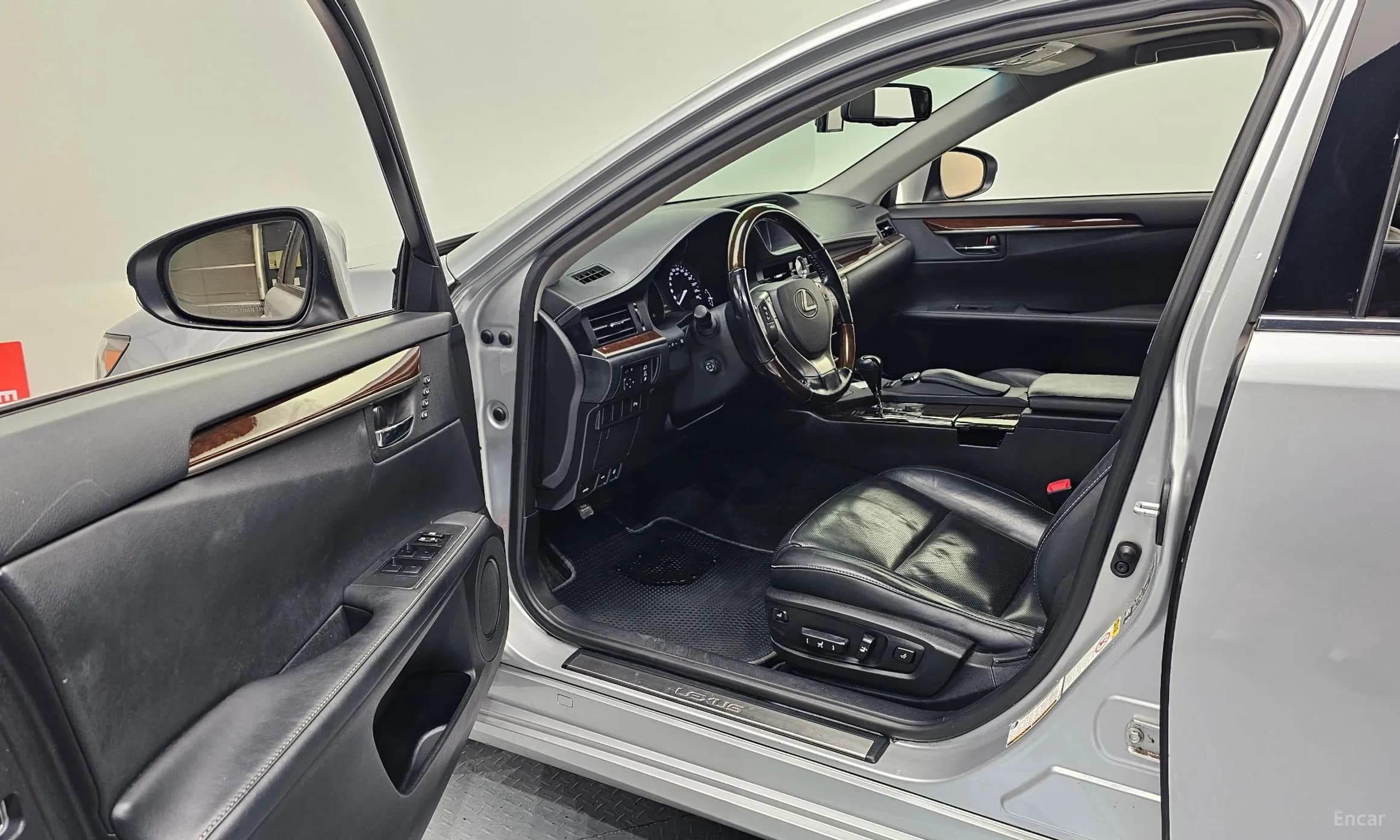 New ES300h