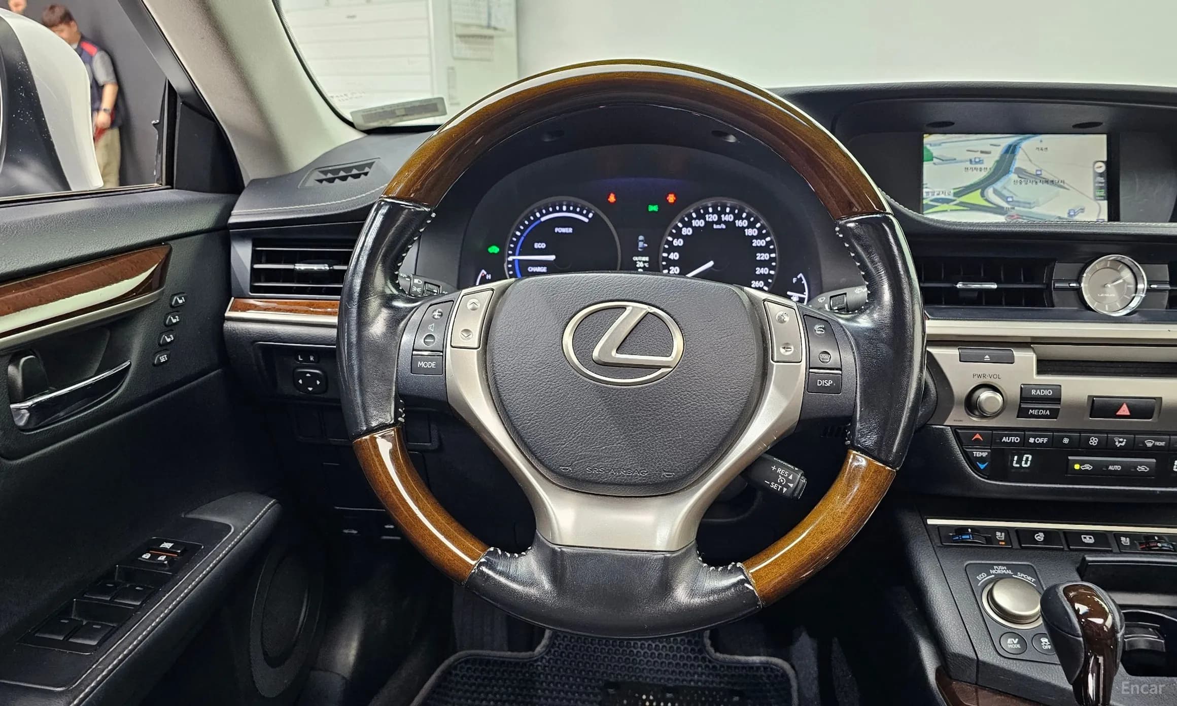 New ES300h