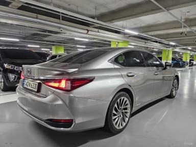 ES300h 7th Generation