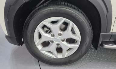 Rexton Sports Khan