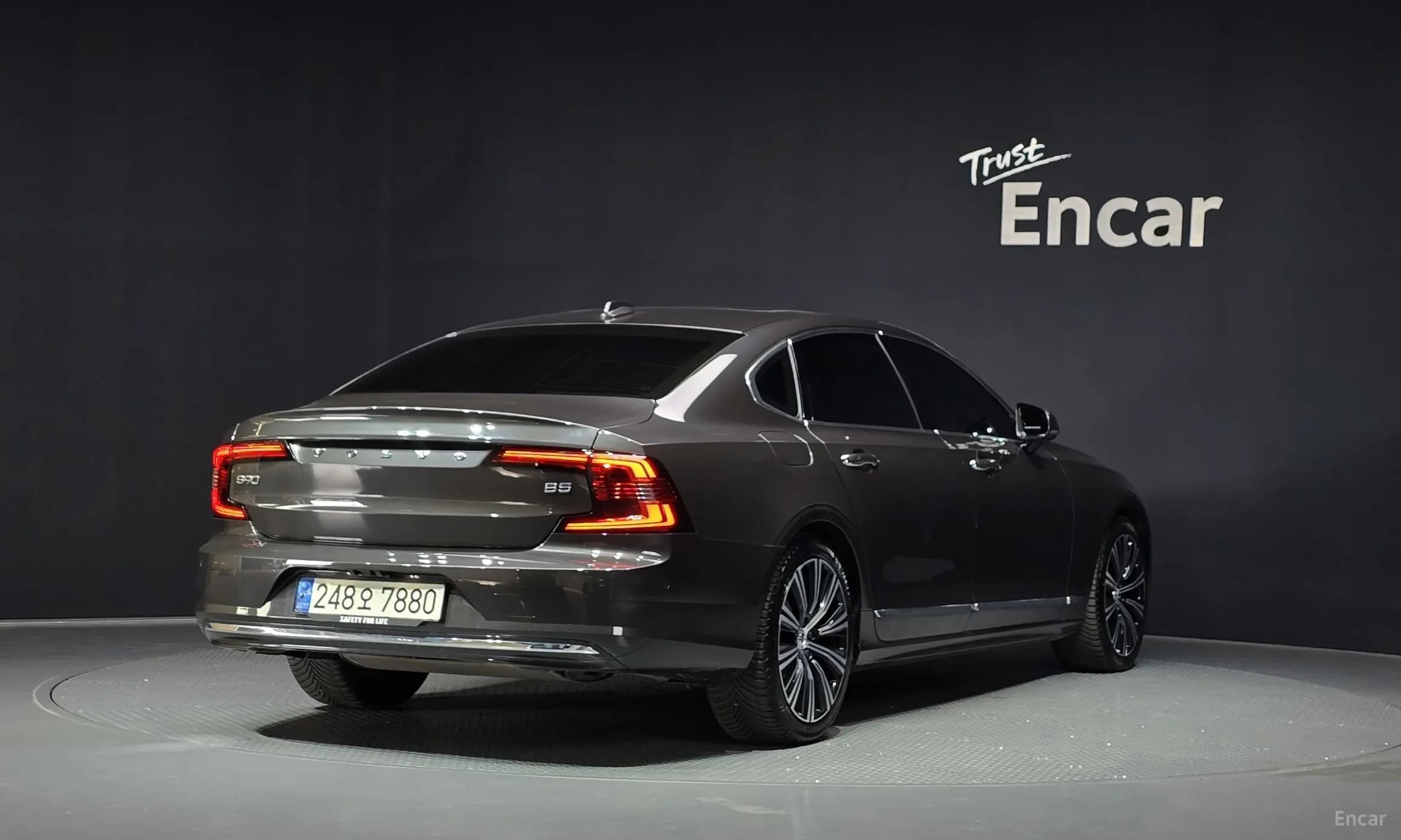 S90