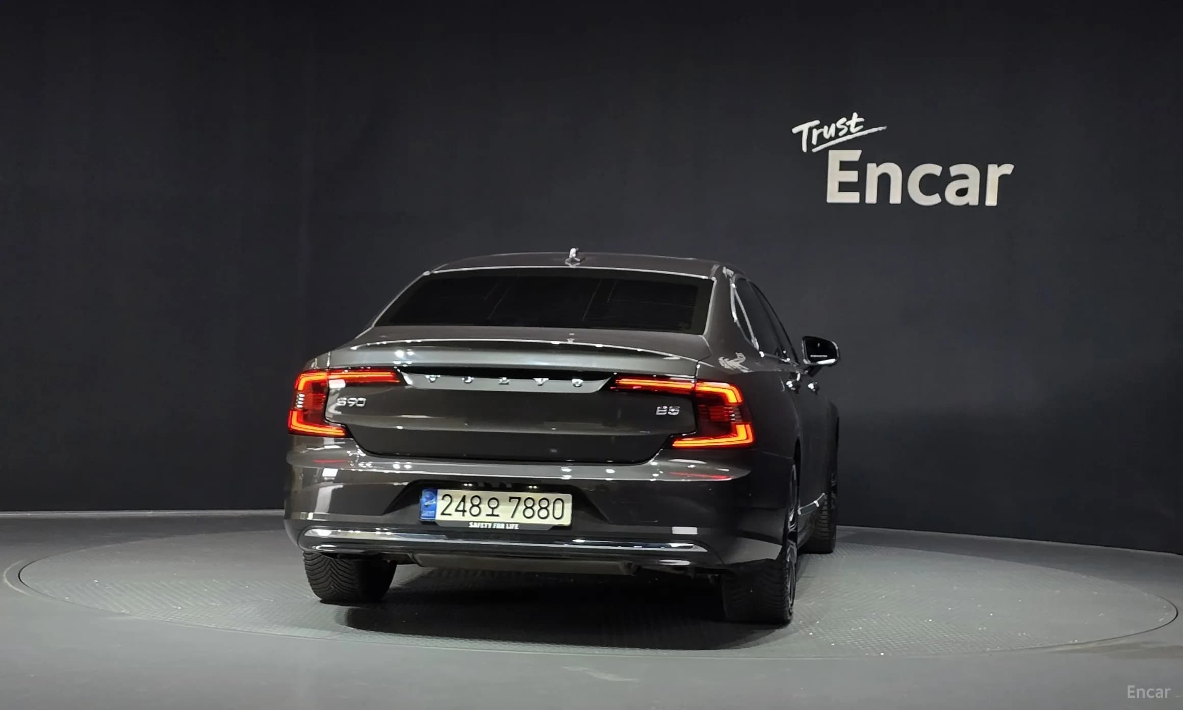 S90
