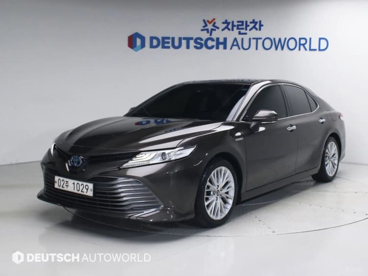 Camry (XV70)