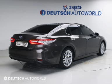 Camry (XV70)