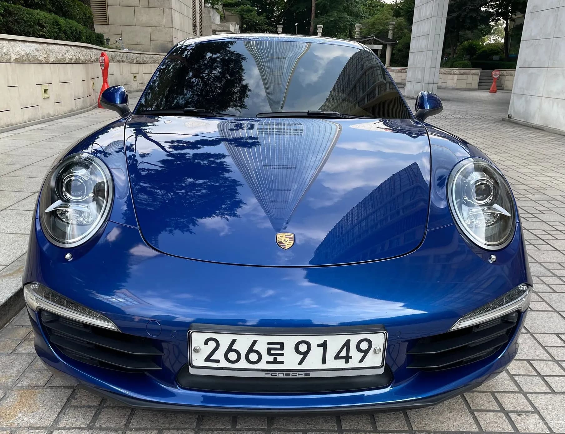 910