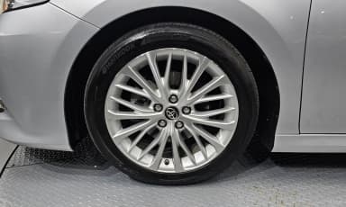 Camry (XV70)