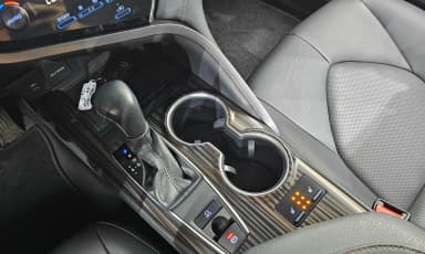 Camry (XV70)