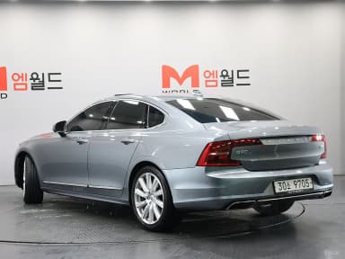 S90