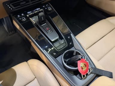 911 (992)