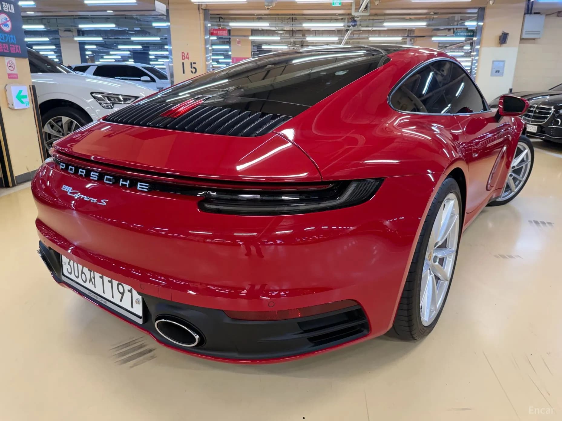911 (992)
