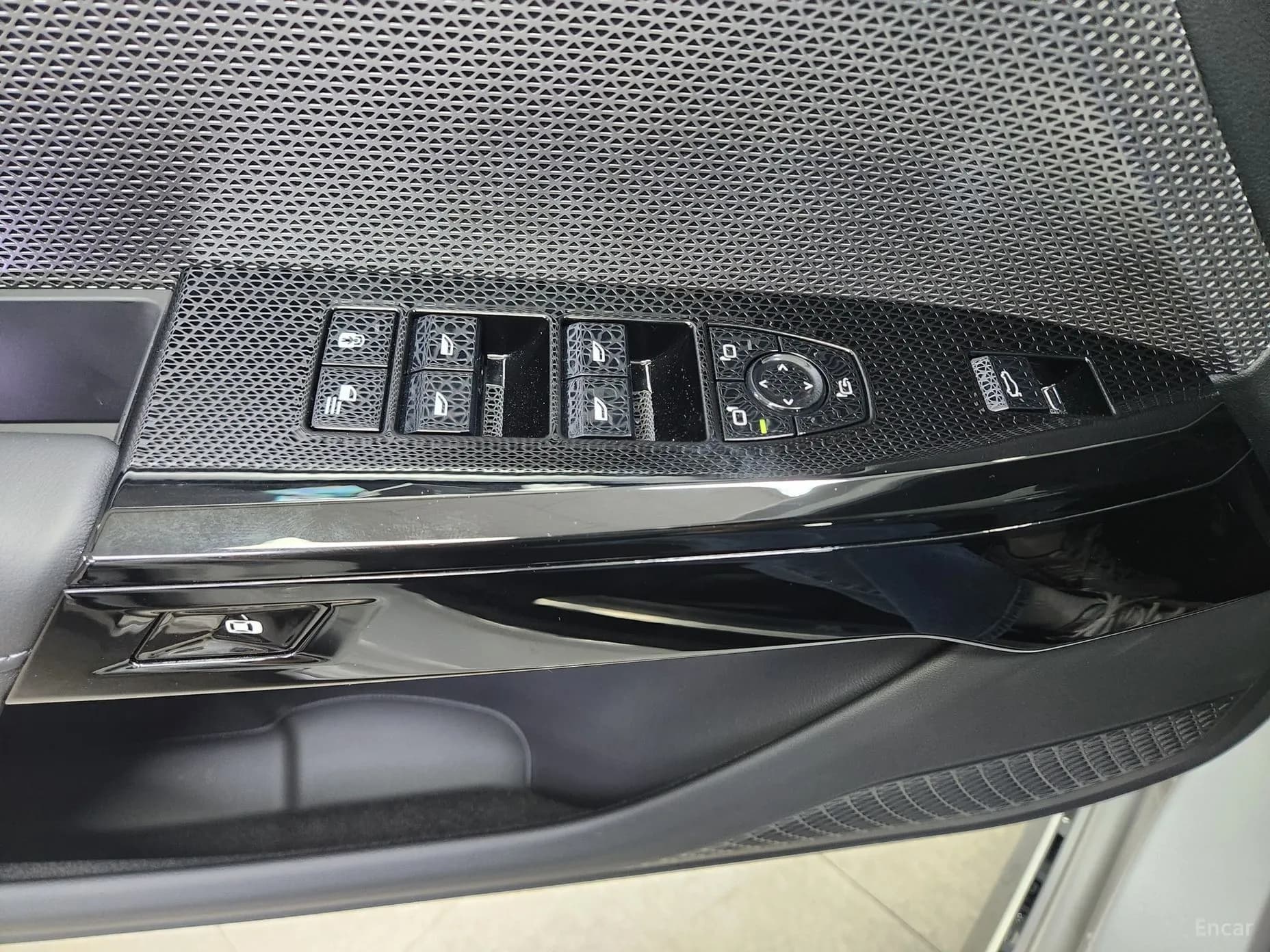 7 Series (G70)
