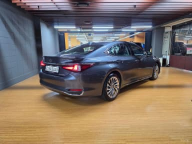 ES300h 7th Generation