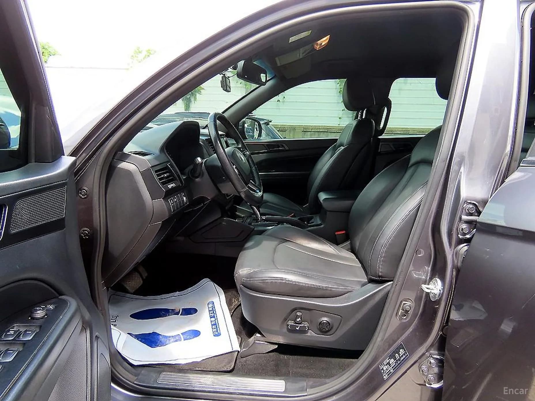 Rexton Sports Khan