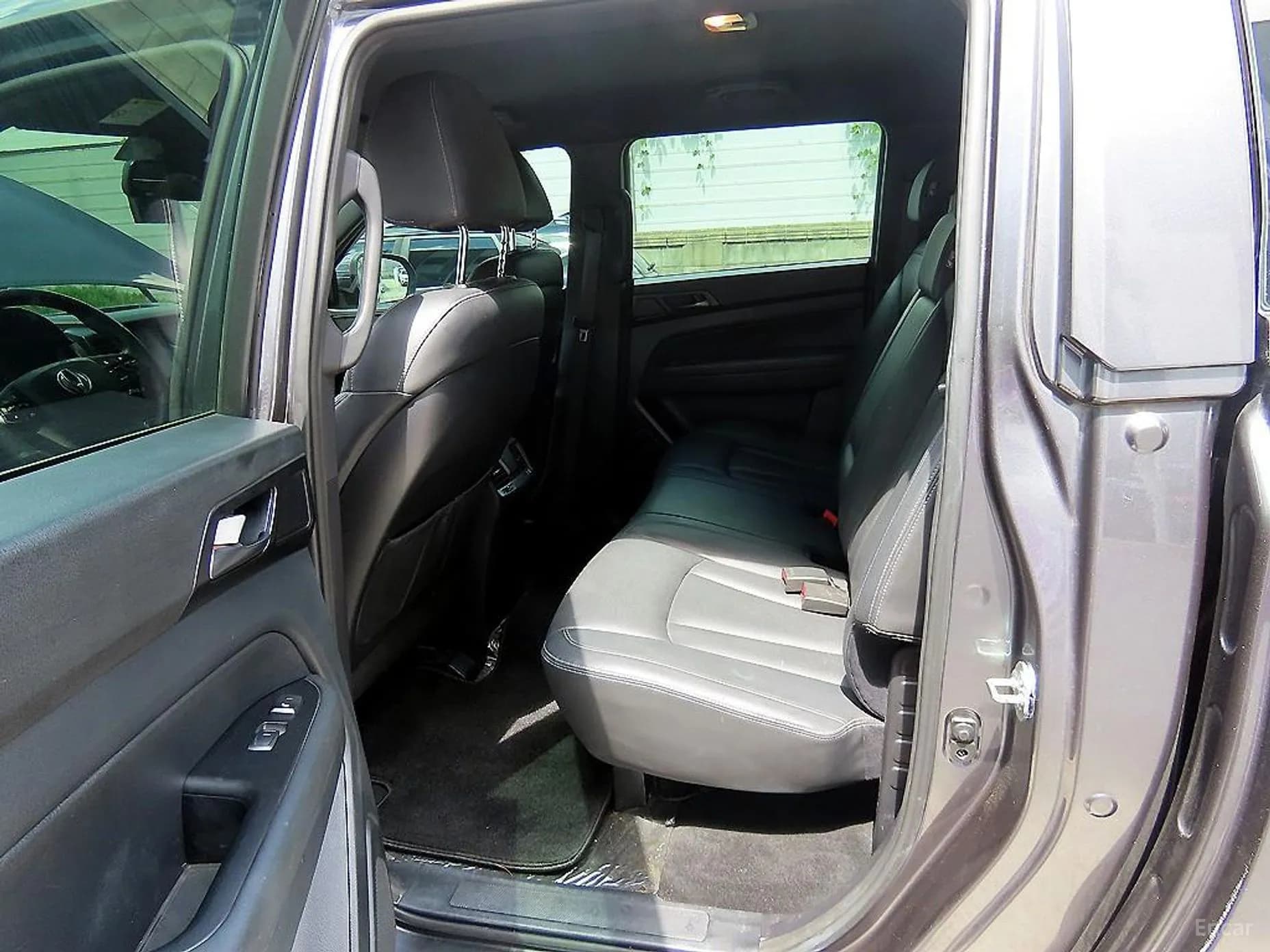 Rexton Sports Khan