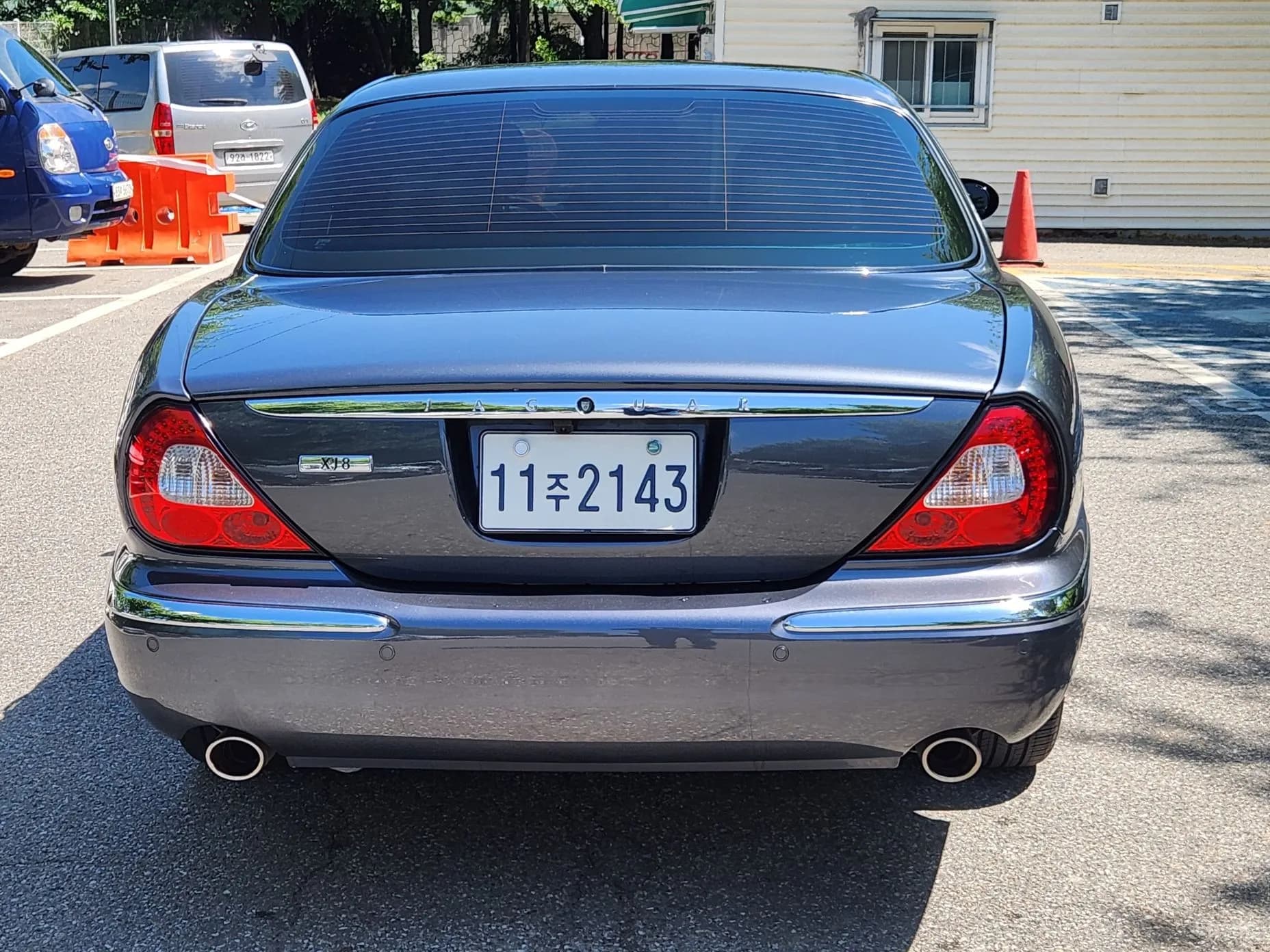 XJ-8