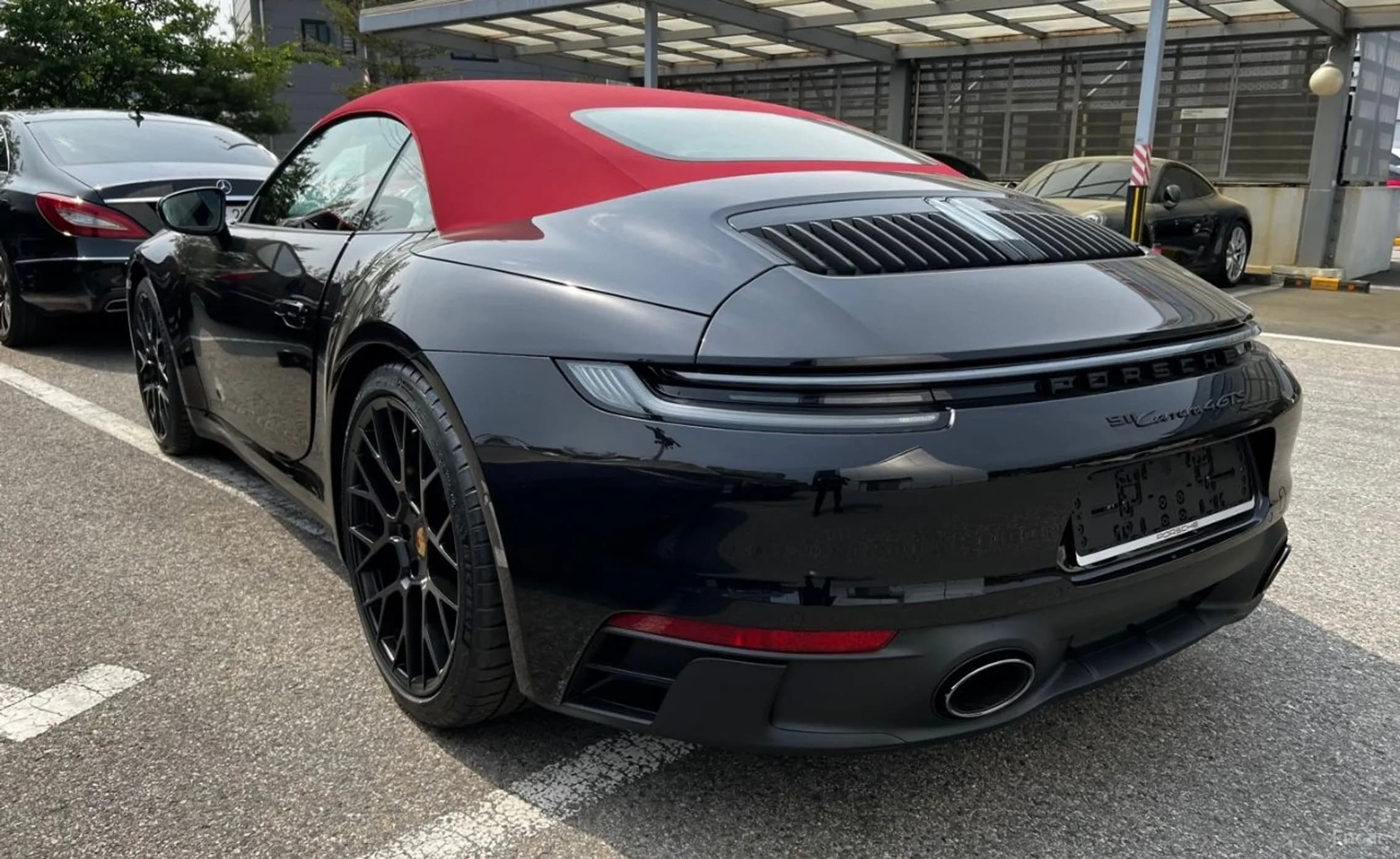 911 (992)