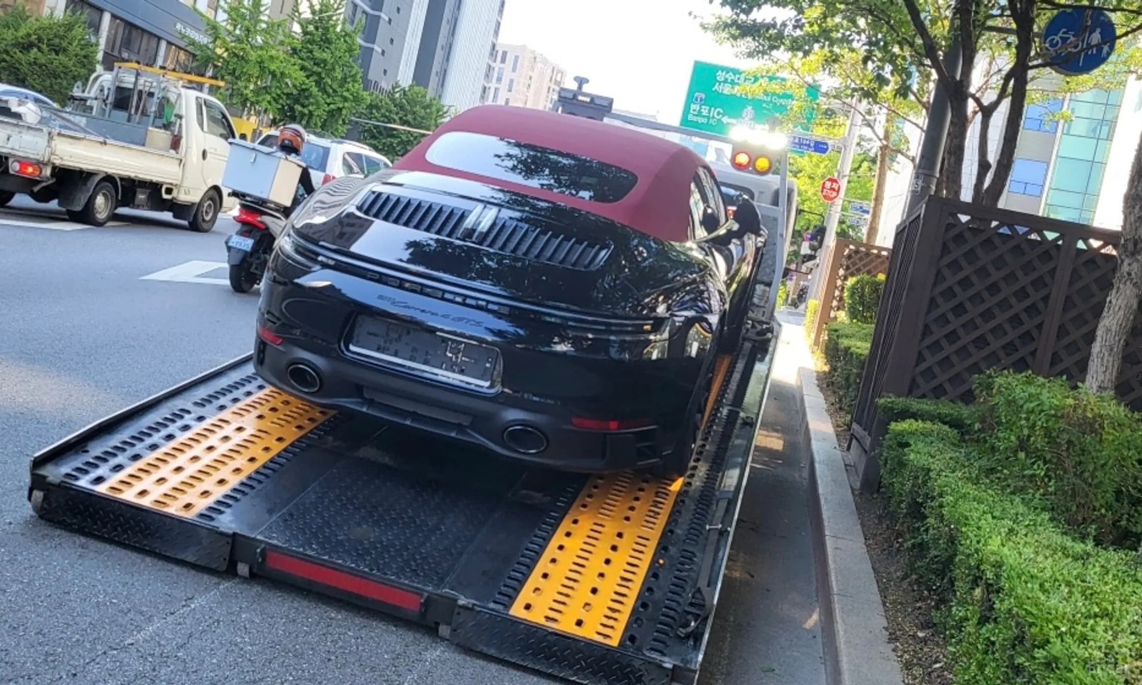 911 (992)