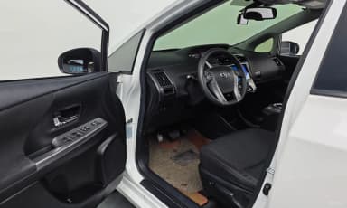 Prius V