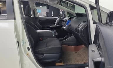 Prius V