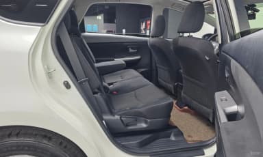 Prius V