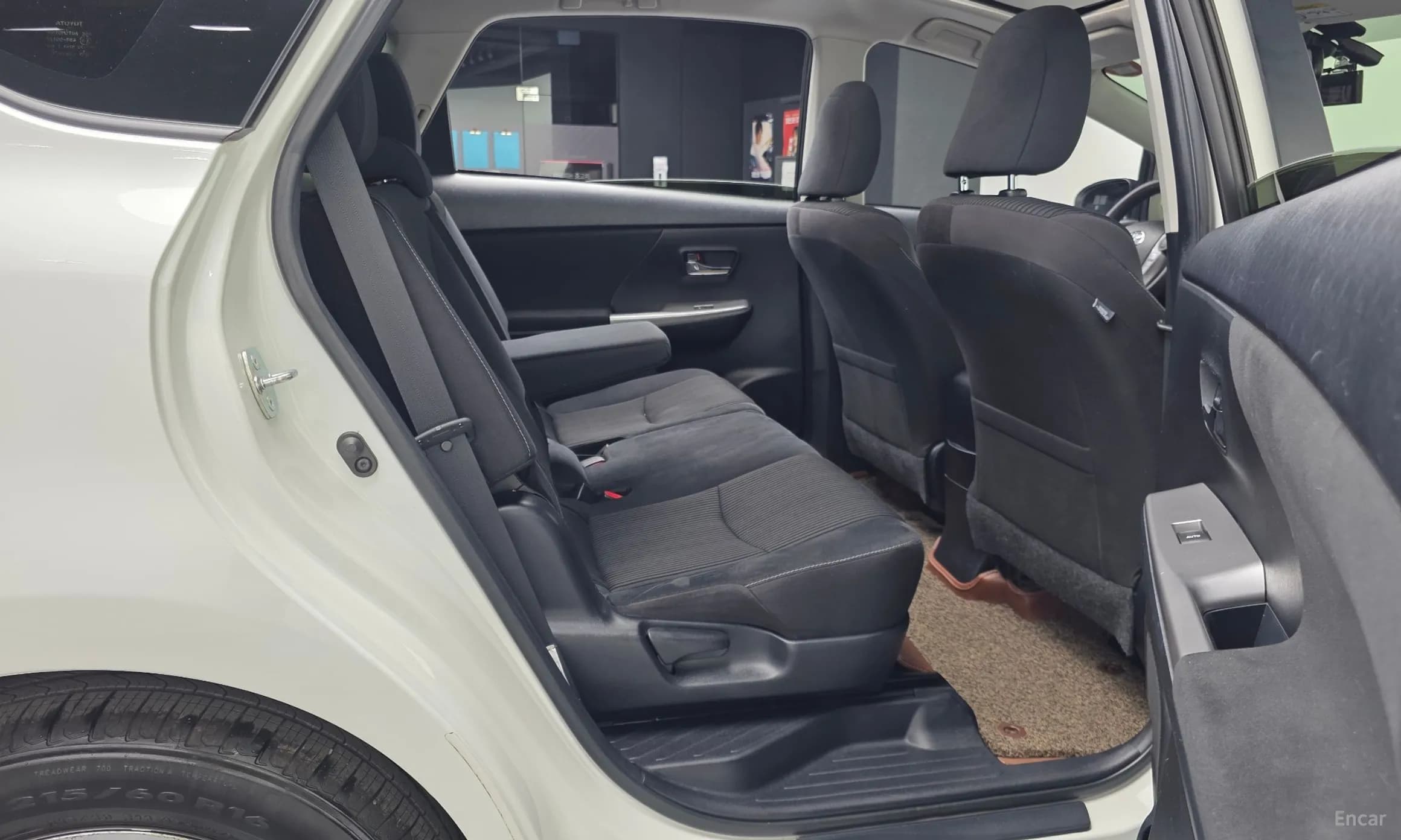 Prius V