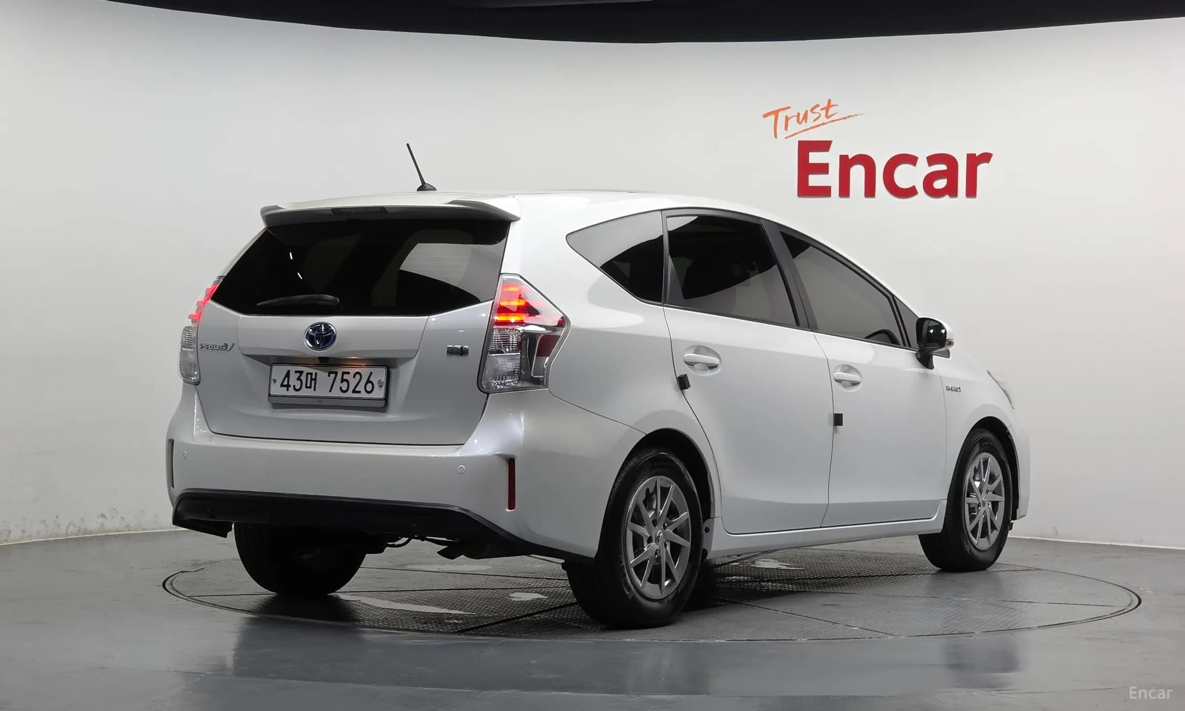 Prius V
