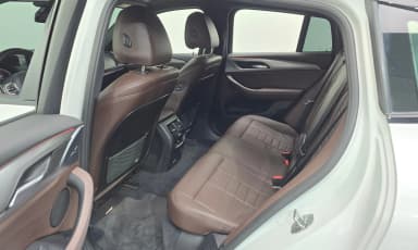 X4 (G02)