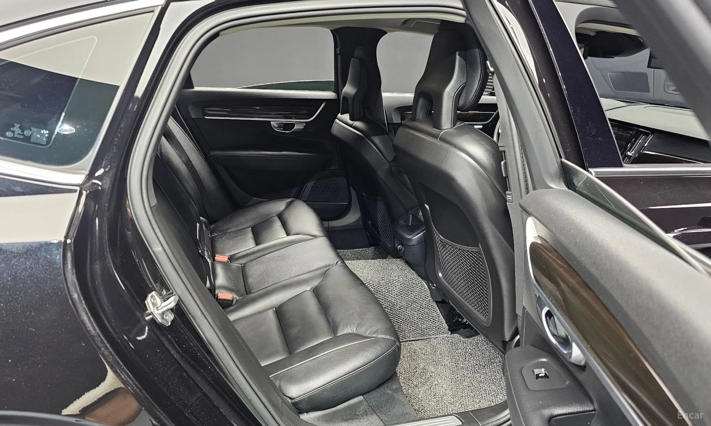 S90