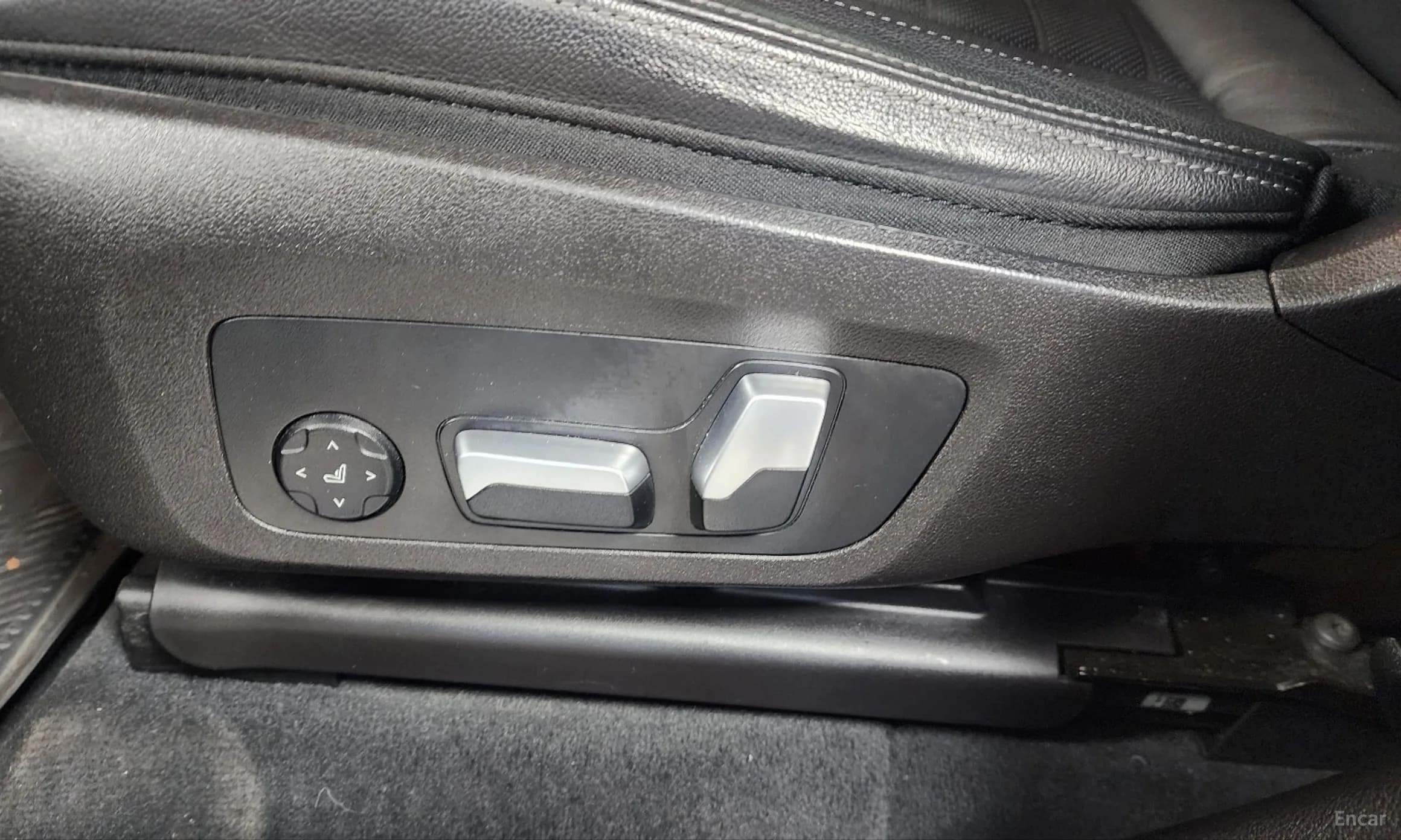 X4 (G02)