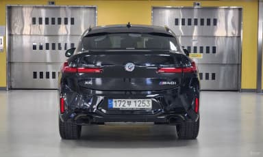 X4 (G02)