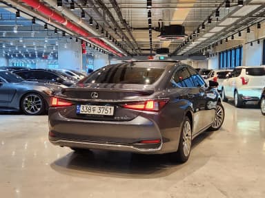 ES300h 7th Generation