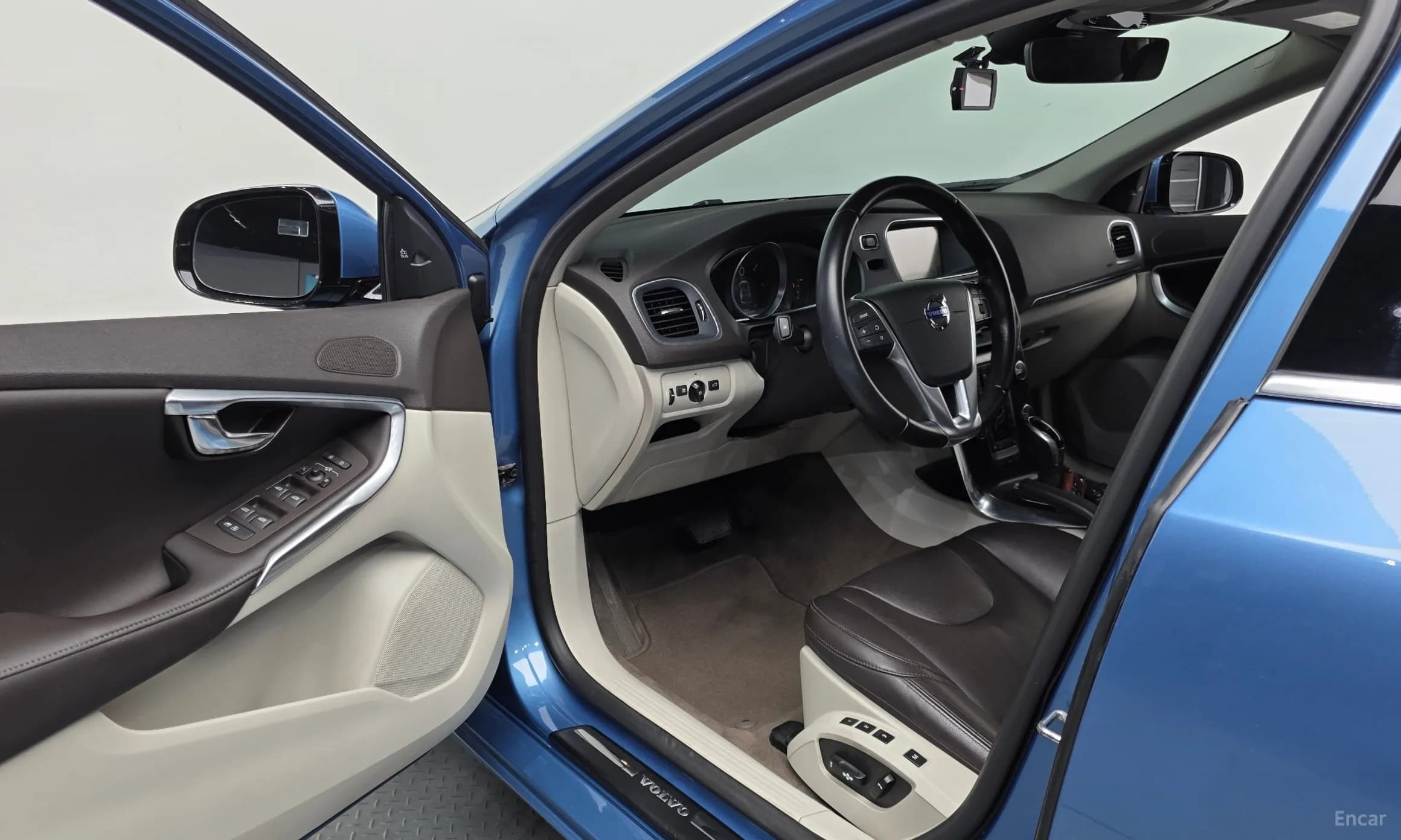 V40