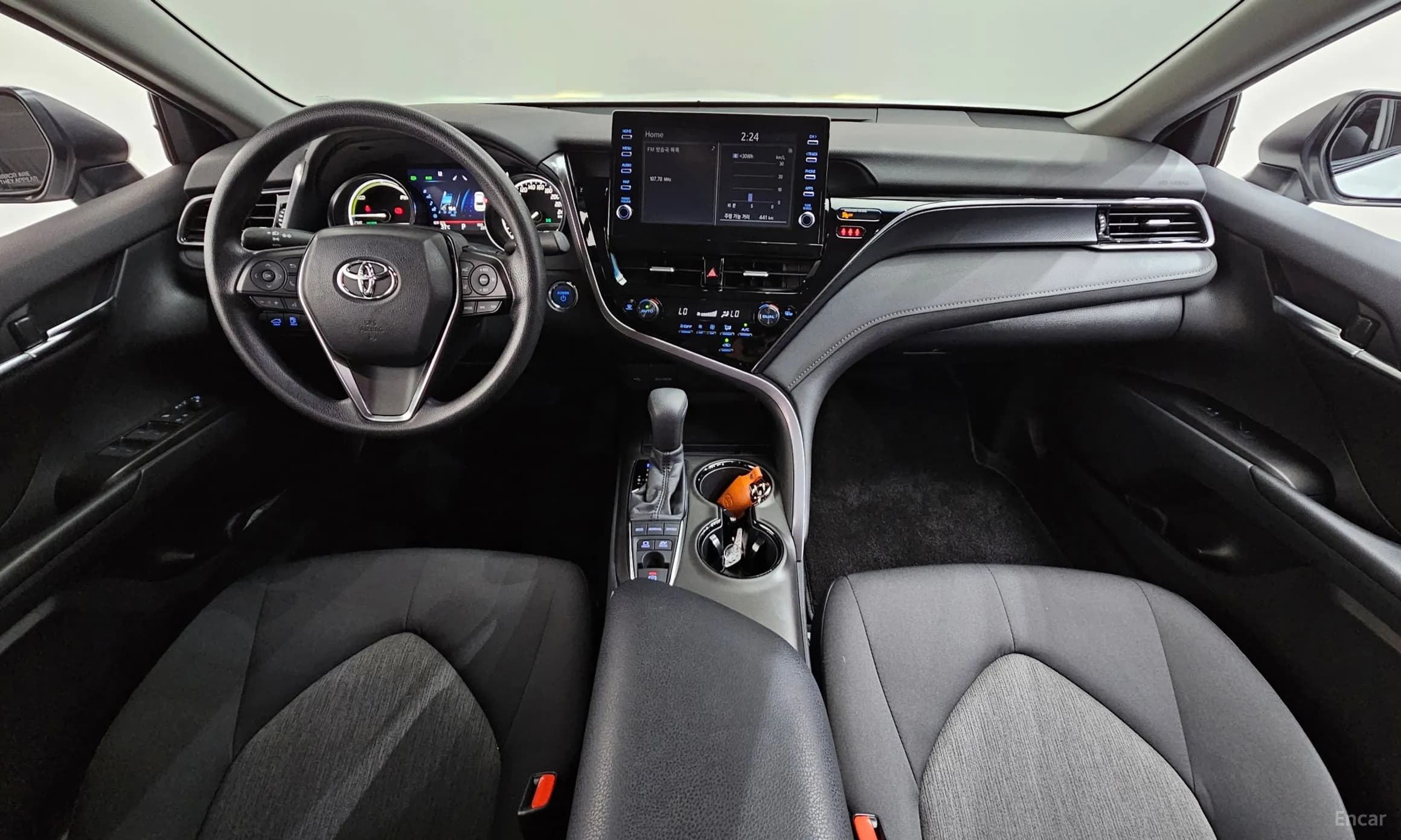 Camry (XV70)