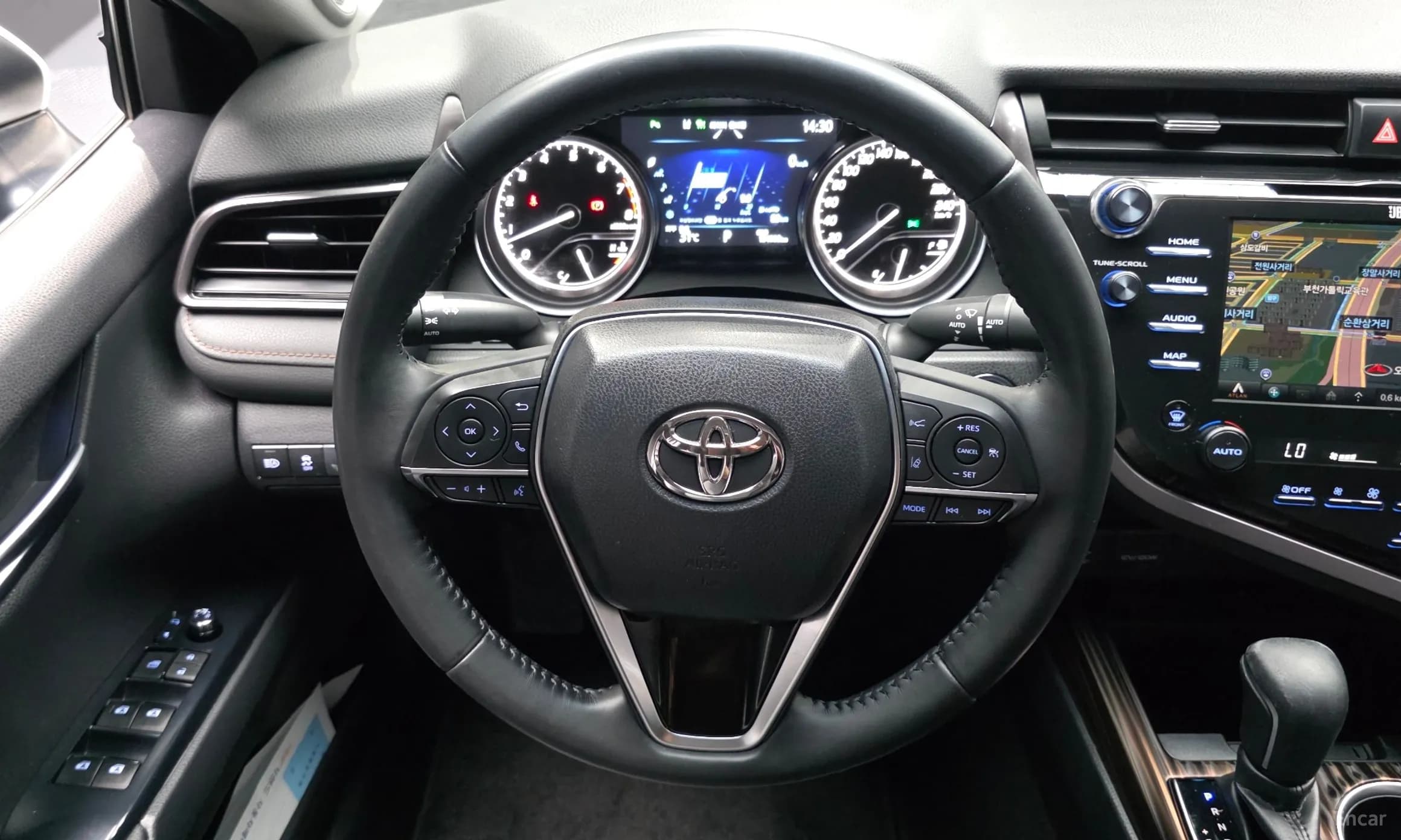 Camry (XV70)
